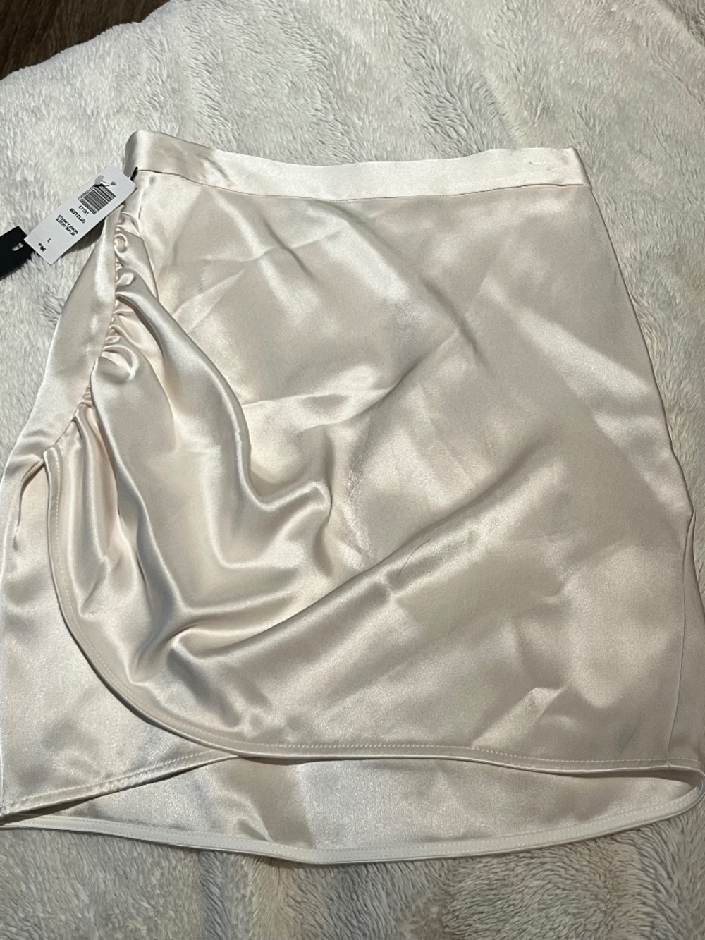 Aritzia satin skirt size 2